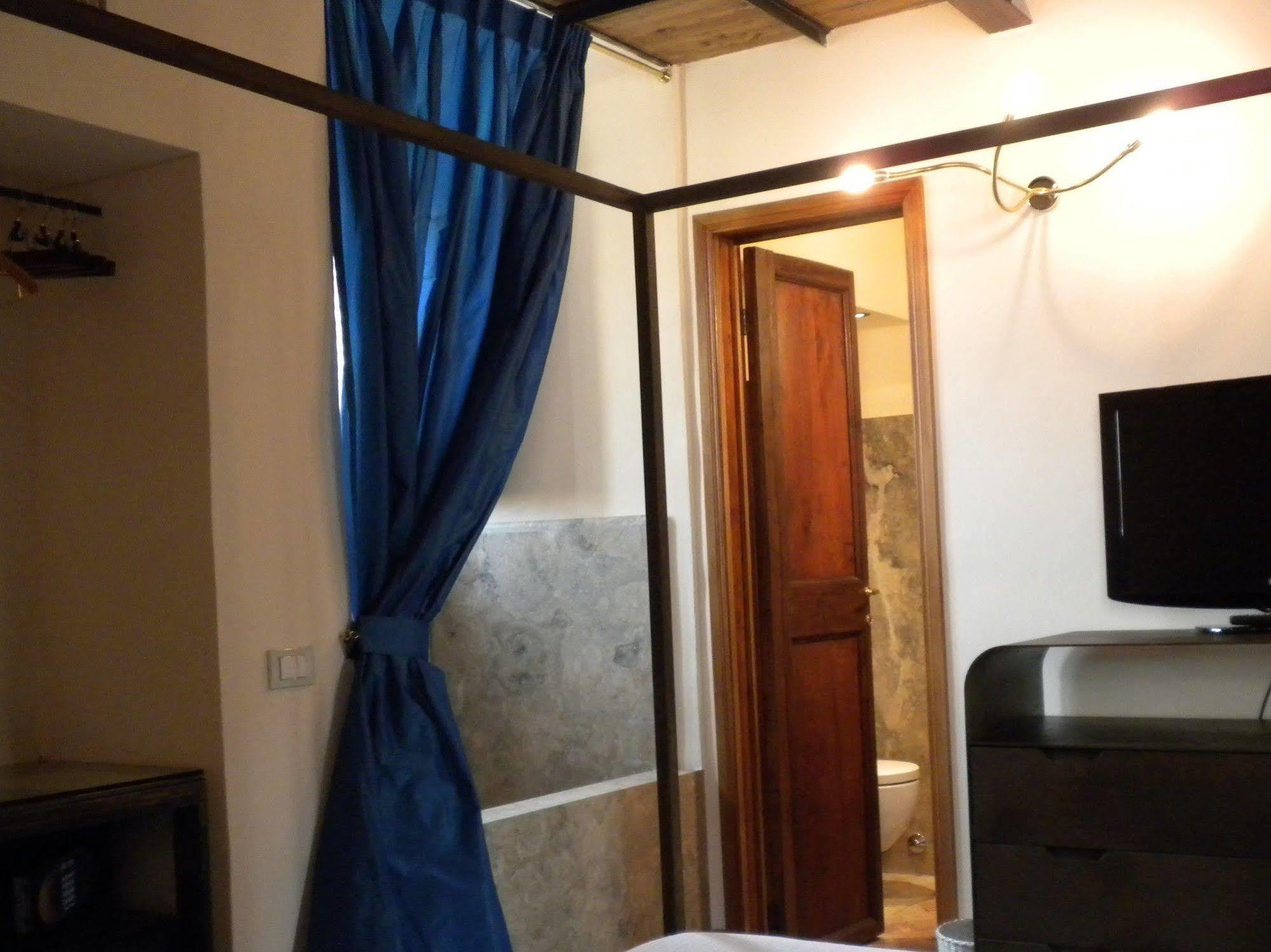 Bed and breakfast Residenza Torre Colonna 4*